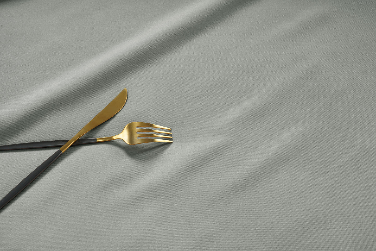 Solid Tablecloth 6 seat 152x213cm - Silver