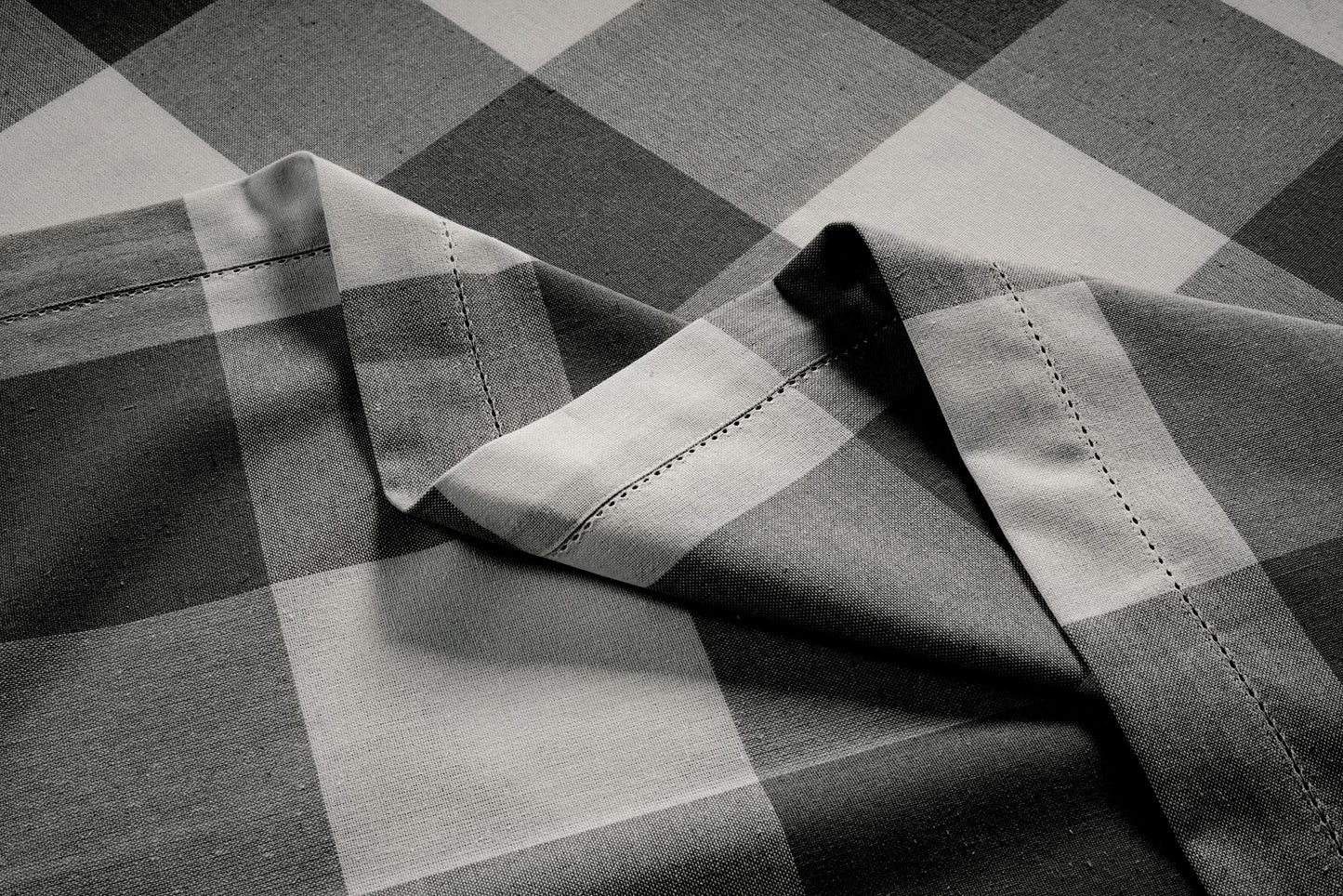 Tablecloth 4 Seat 150x150cm - Black White Check