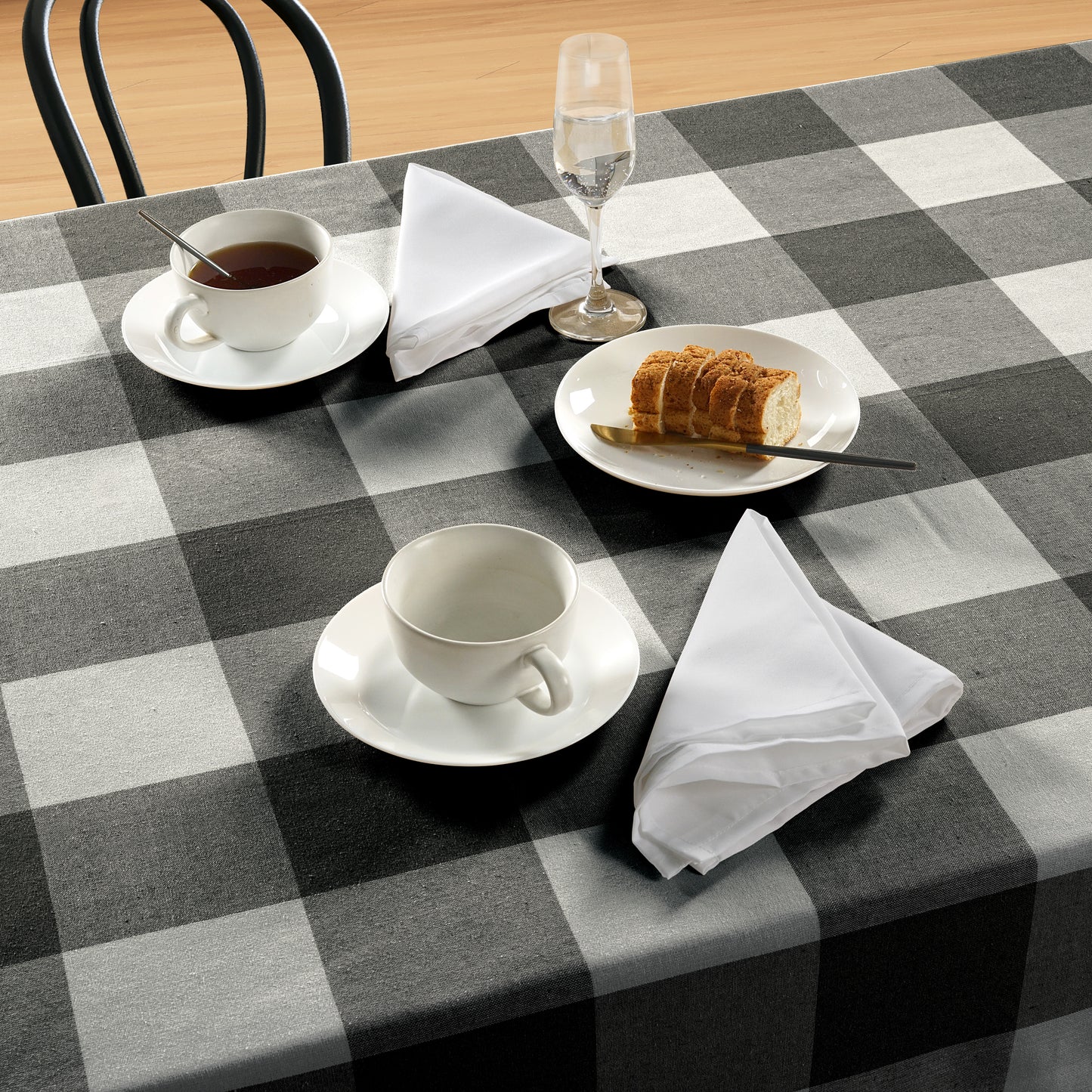Tablecloth 6 seat 150x210cm - Black White Check